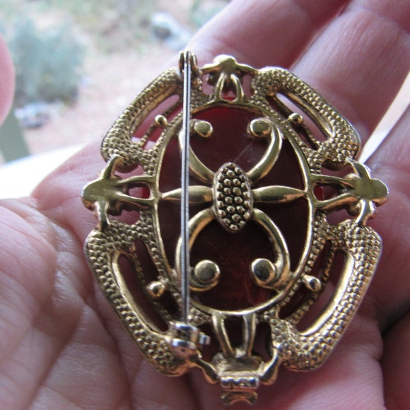 1950s Gold Plated BAKELITE Brooch - Picture 3 of 4